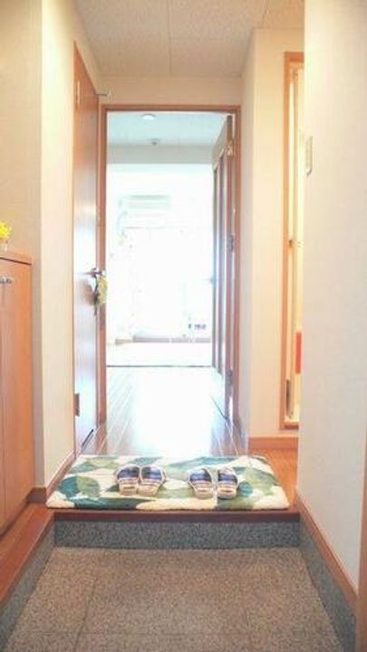 エース参番館の玄関