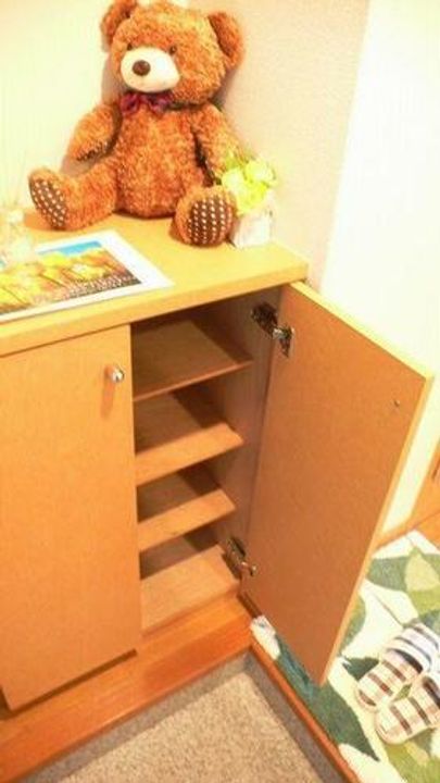 エース参番館の玄関