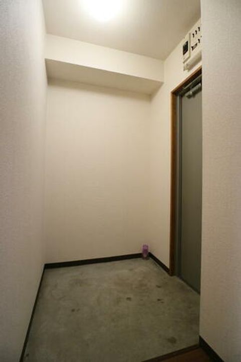 ガーデン香流ビルの玄関