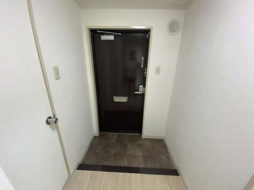 緑地エレガンス2号館の玄関