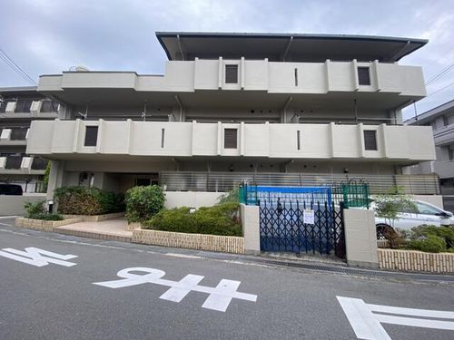 緑地エレガンス2号館の外観