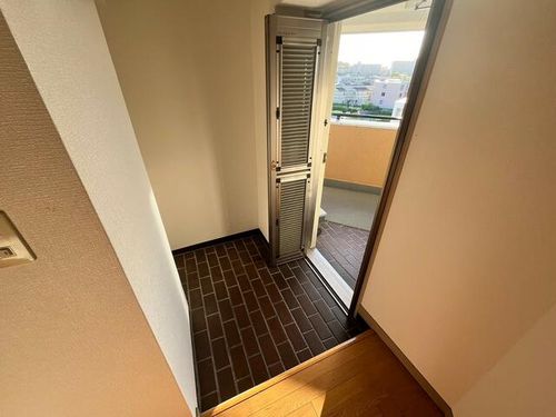 千代田第二住宅5号棟の玄関