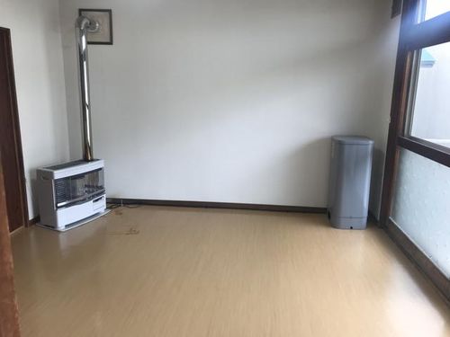 明神町マンションB15の居間