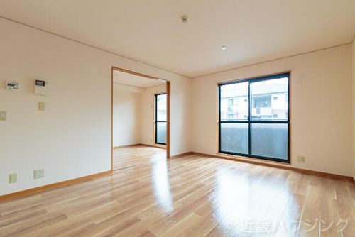 京都府木津川市梅美台7丁目(アパート)の賃貸物件301の居間