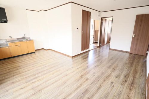 グランリーフ幸神Bの居間