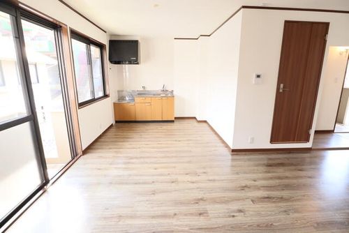 グランリーフ幸神Bの居間