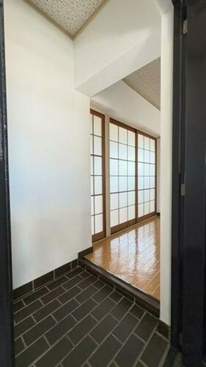 メゾン香住ヶ丘の玄関