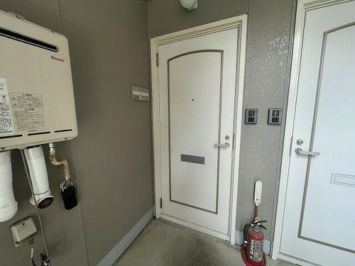 城南ハイツ101の玄関