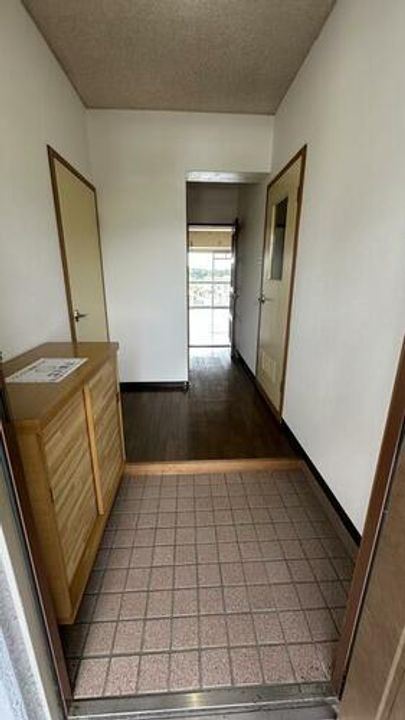 ルミエール雁峰205の玄関