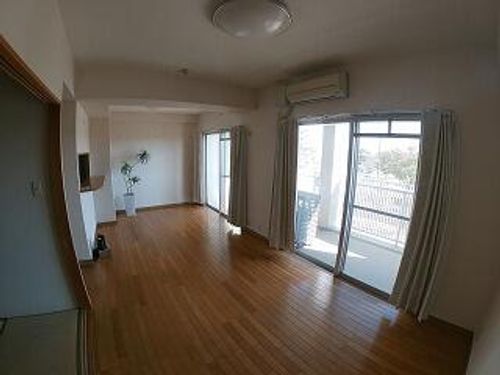 兵庫県芦屋市陽光町(マンション)の賃貸物件の居間