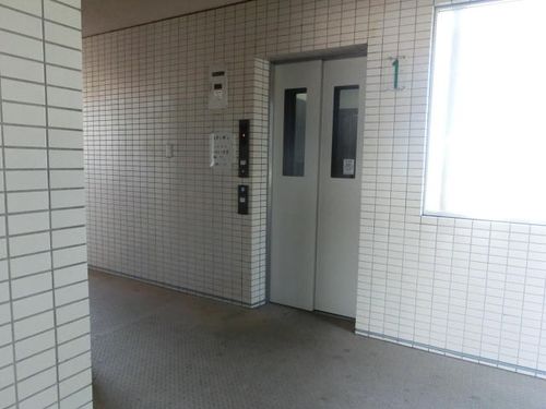 メゾン愛荘の玄関