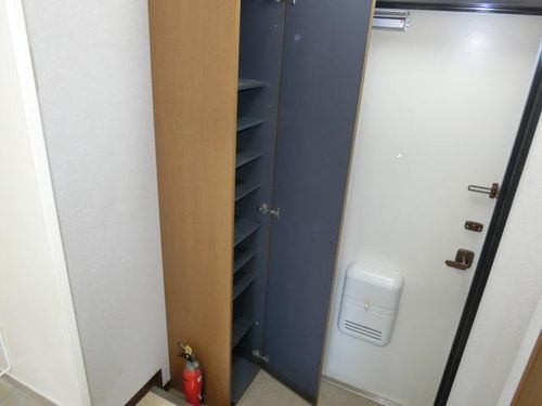 メゾン愛荘の玄関