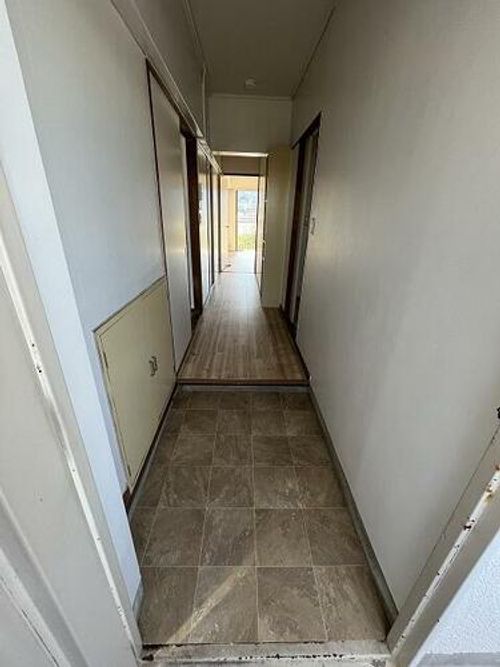 大里東マンションの玄関