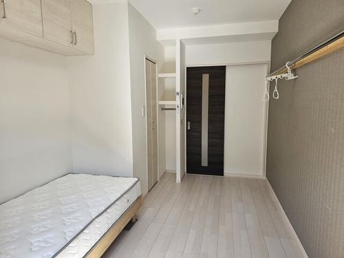 ロイヤルタワー大川中央1405の居間