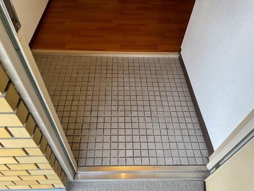 大阪府枚方市三栗1丁目(マンション)の賃貸物件の玄関