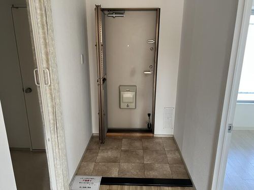 サニータウン羽倉崎弐番街壱号館1006の玄関