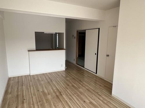 サニータウン羽倉崎弐番街壱号館1006の居間