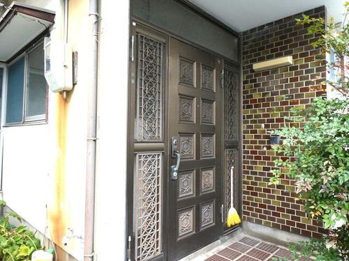 福岡県北九州市小倉北区南丘1丁目(一戸建)の賃貸物件の玄関