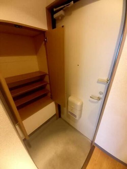 コーポサンシャインの玄関