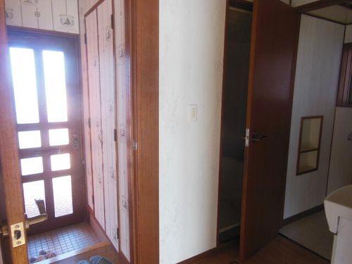 北海道室蘭市日の出町1丁目(アパート)の賃貸物件の玄関