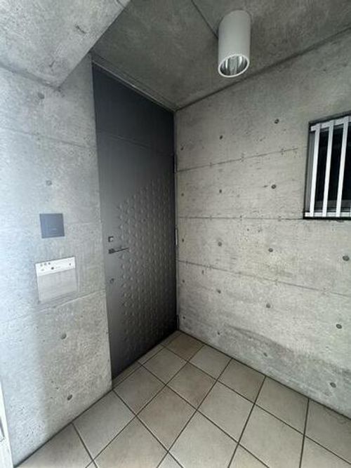 兵庫県西宮市甲子園一番町(マンション)の賃貸物件の玄関