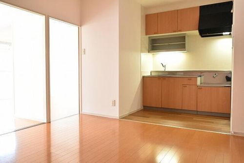 愛知県名古屋市名東区香流2丁目(マンション)の賃貸物件204の居間