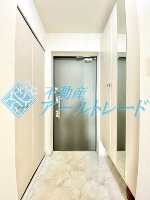 コイヌール・アベリア館の玄関