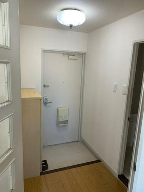 クレベール社ノ木404の玄関