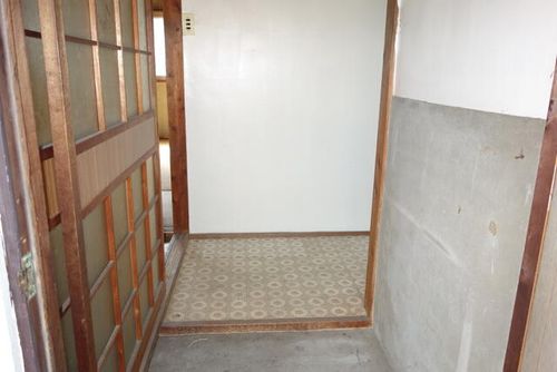 橋本市原田貸アパートの玄関