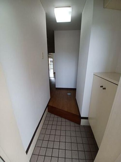 サンシティ千代田B棟207の玄関