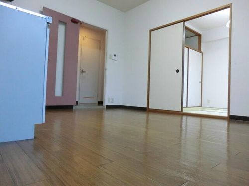 京都府京都市伏見区深草西浦町3丁目(マンション)の賃貸物件の居間