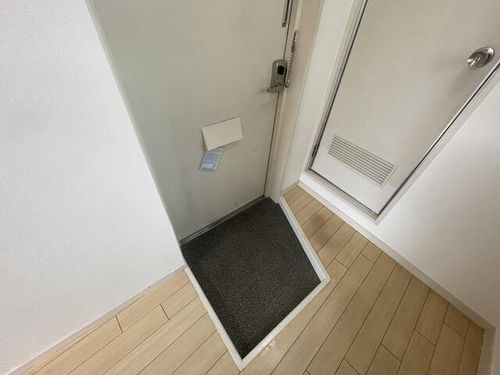 パールメゾン灘402の玄関