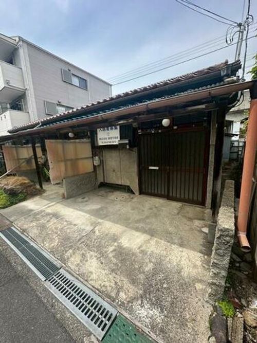 大阪府大東市灰塚6丁目(テラスハウス)の賃貸物件の外観