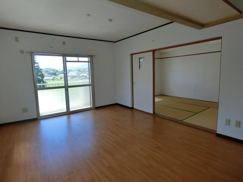 第3江藤ビルの居間