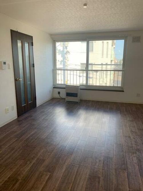 メゾンロゼパーク201の居間