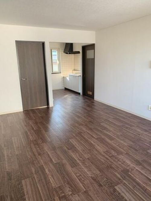 メゾンロゼパーク201の居間