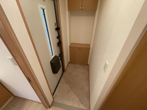 ガーデンヒルズA1の玄関