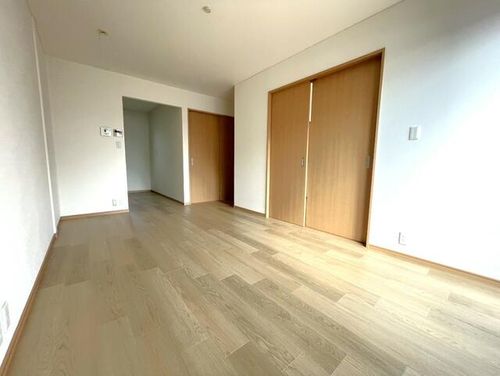 ガーデンヒルズA1の居間