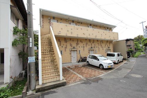 トレビアン本城の外観