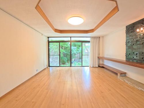 滝子マンション101の居間