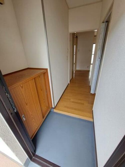 丸新ビルの玄関