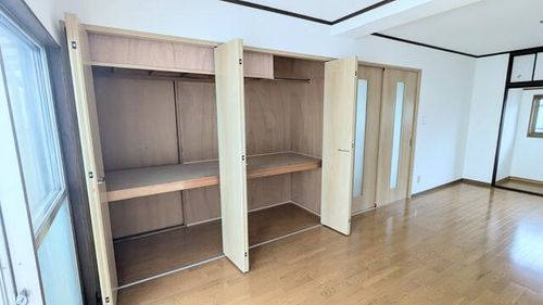 丸新ビルの内装