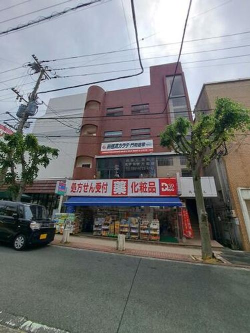 丸新ビルの外観