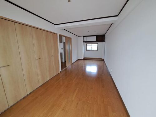 丸新ビルの内装