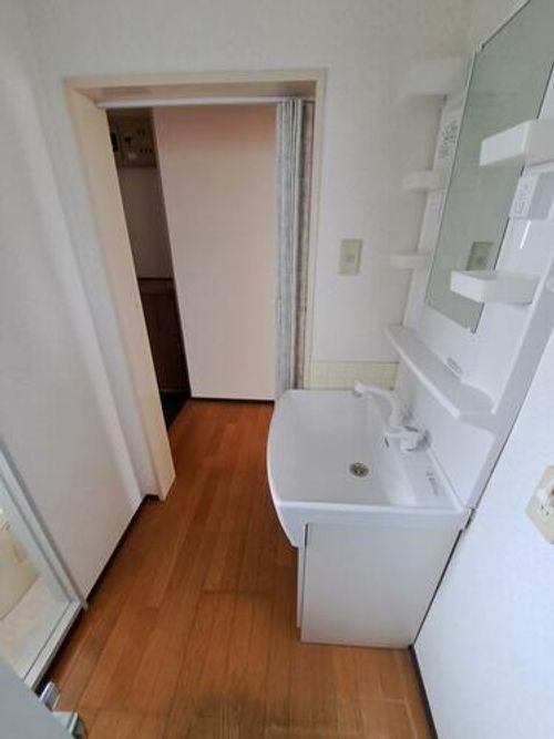 丸新ビルの内装