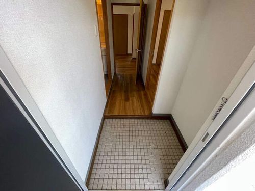 福岡県直方市大字感田(マンション)の賃貸物件の玄関