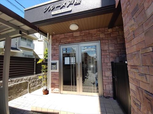 ブルーメ芦屋の玄関