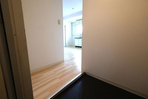 京阪本線牧野駅11分 京阪バス1分 端部屋 日あたり良好の玄関