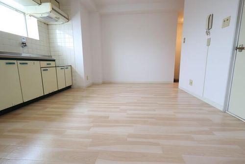 京阪本線牧野駅11分 京阪バス1分 端部屋 日あたり良好の居間