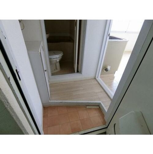 N213ハイツ303の玄関